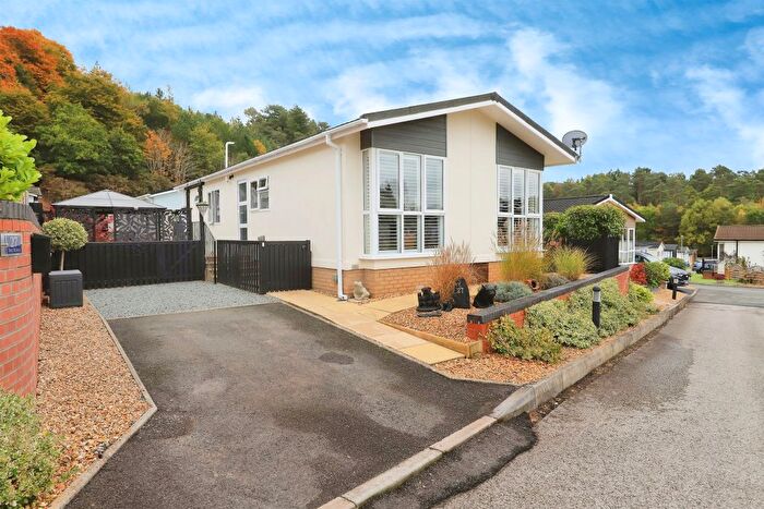 2 Bedroom Park Home For Sale In The Ridge, Quatford, Bridgnorth, WV15