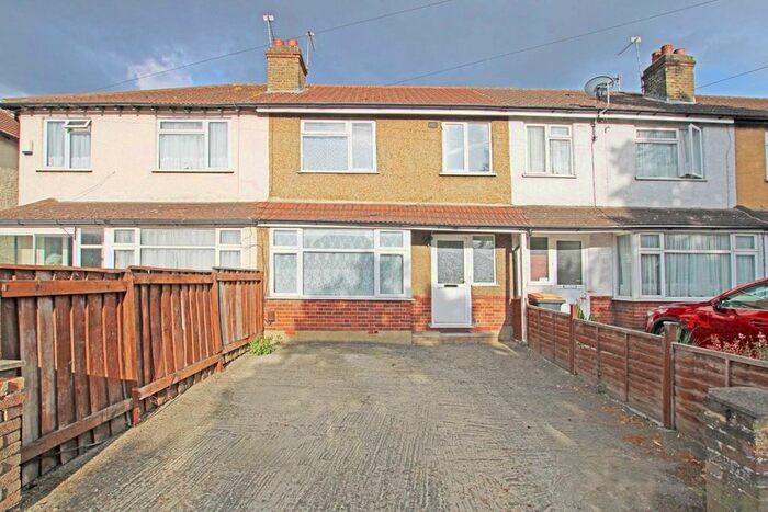 3 Bedroom Property To Rent In Park View Road, Uxbridge, UB8