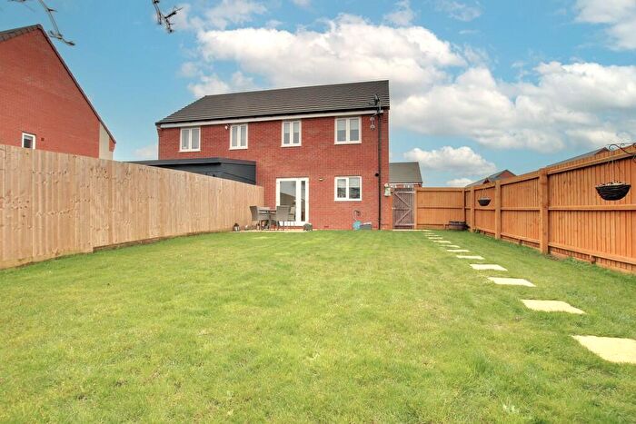 3 Bedroom Semi Detached House For Sale In Wheatfields, Chatteris, PE16