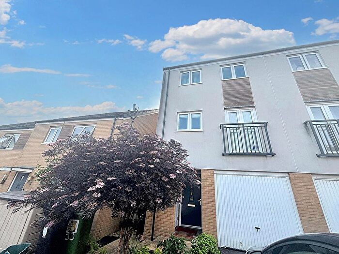 3 Bedroom Town House To Rent In Buckleys Road, Patchway, Bristol, Gloucestershire, Bj, Gb, BS34