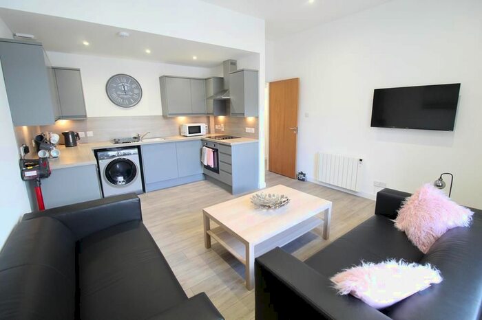 2 Bedroom Flat To Rent In Adelphi (Off Union Street), Aberdeen, AB11