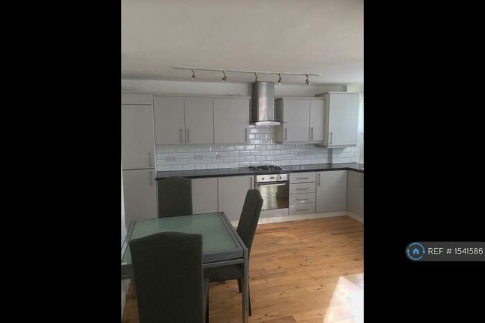 2 Bedroom Flat To Rent In Mersey Road, Manchester, M20