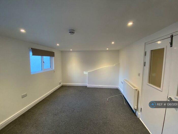 1 Bedroom Flat To Rent In Fore Street, Exeter, EX4