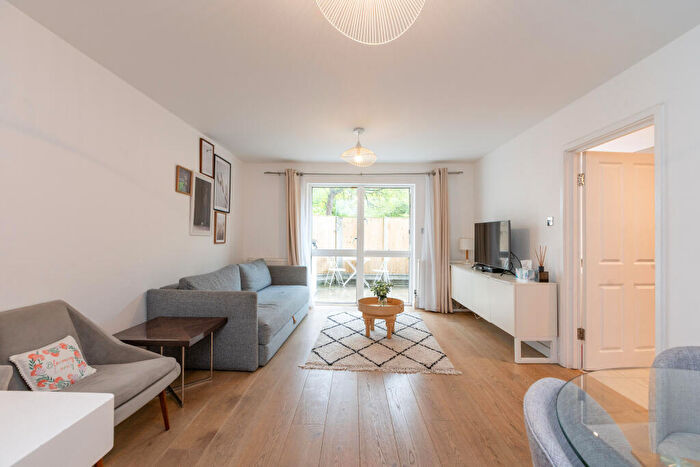 2 Bedroom Flat For Sale In Stafford Road, London, NW6