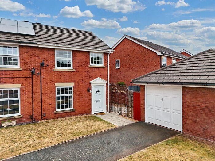 3 Bedroom Semi-Detached House For Sale In Glovers Way, Telford, Shropshire, TF5
