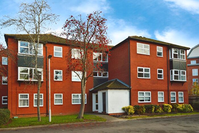 2 Bedroom Flat To Rent In Lime Tree Place, St Albans, AL1