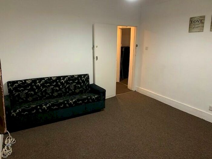 5 Bedroom Flat To Rent In Katherine Road, E6