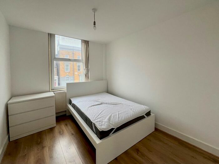 2 Bedroom Flat To Rent In Amersham Road, SE14