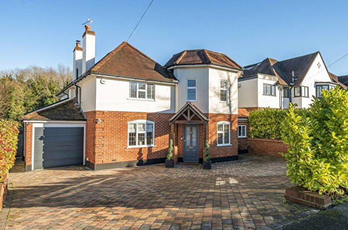 4 Bedroom Detached House For Sale In Green Curve, Banstead, SM7