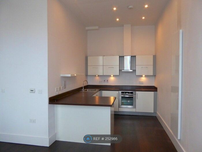 Studio To Rent In Rotary Court, East Molesey KT8