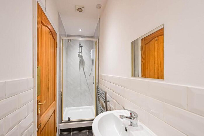 2 Bedroom Flat To Rent In Grove Road, , Mile End, London, E3