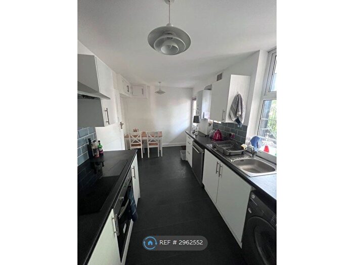 2 Bedroom Flat To Rent In Woodford House, London, E18