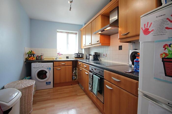 2 Bedroom Flat To Rent In Carmichael Close, Ruislip, HA4