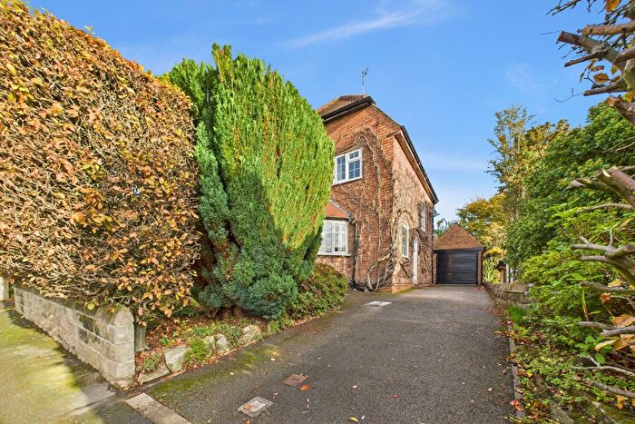 3 Bedroom Detached House For Sale In Furniss Avenue, Dore., S17