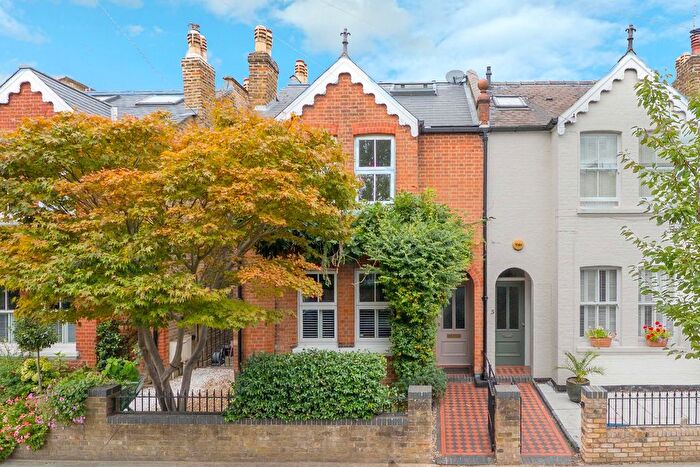 5 Bedroom Semi-Detached House For Sale In Broadway Avenue, St Margarets, TW1
