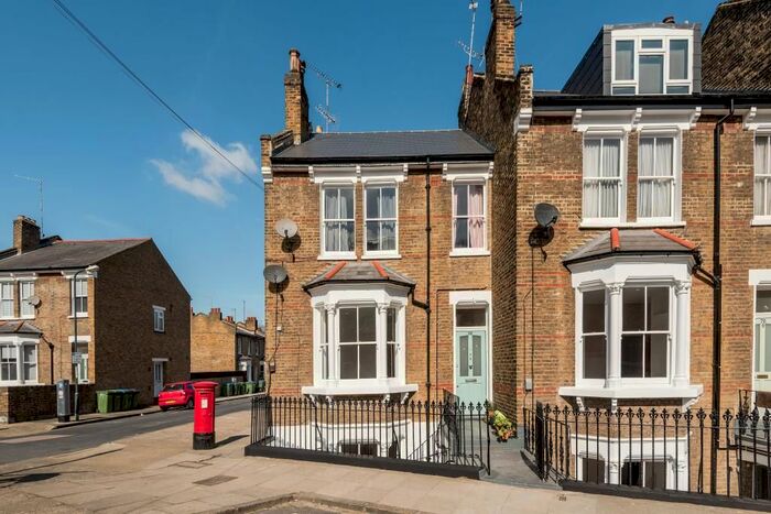 3 Bedroom Flat To Rent In Woodlands Park Road, London, SE10