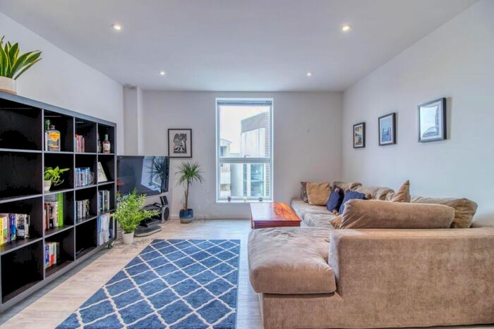 1 Bedroom Flat To Rent In Embankment House -, S95