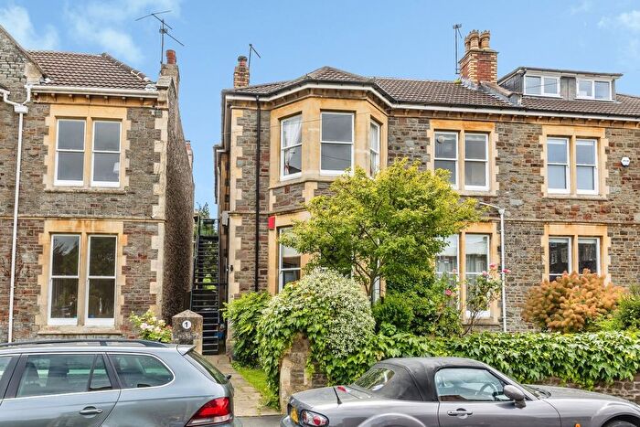 3 Bedroom Flat For Sale In Westmoreland Road, Bristol, BS6