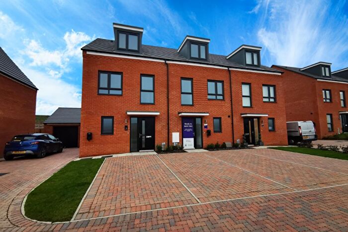 3 Bedroom Town House To Rent In Chaffinch Drive, Seaham, SR7