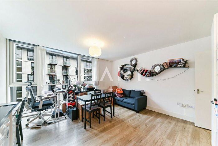 1 Bedroom Flat To Rent In Gowers Walk, Aldgate, London, E1