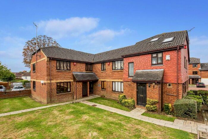 2 Bedroom Flat To Rent In Kirk Rise, Sutton, Surrey, SM1