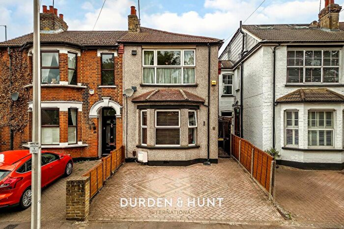 3 Bedroom Terraced House For Sale In Crescent Road, South Woodford, E18