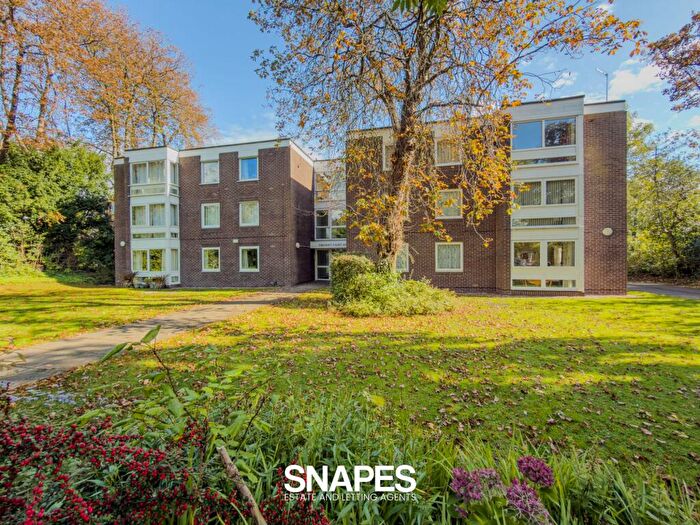 2 Bedroom Apartment For Sale In Bramhall Lane, Stockport, SK3