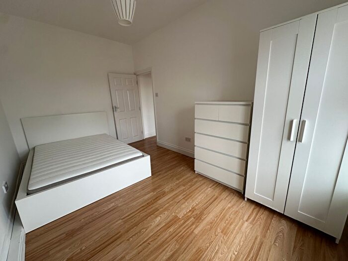 1 Bedroom Flat To Rent In The Vale, Acton, W3