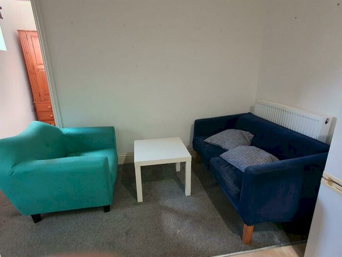 1 Bedroom Apartment To Rent In Wood Lane, Iver, SL0