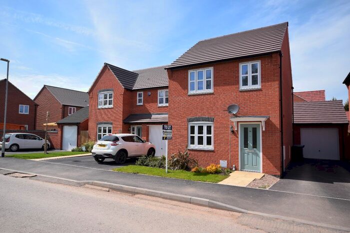 3 Bedroom Detached House To Rent In Perle Road, Burton-On-Trent, Staffordshire, DE14