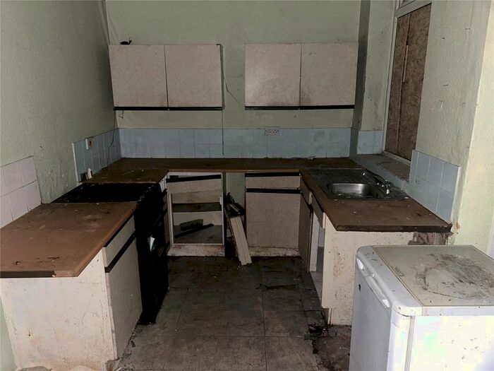 2 Bedroom Terraced House For Sale In Clyde Street, Watersheddings, Oldham, OL1