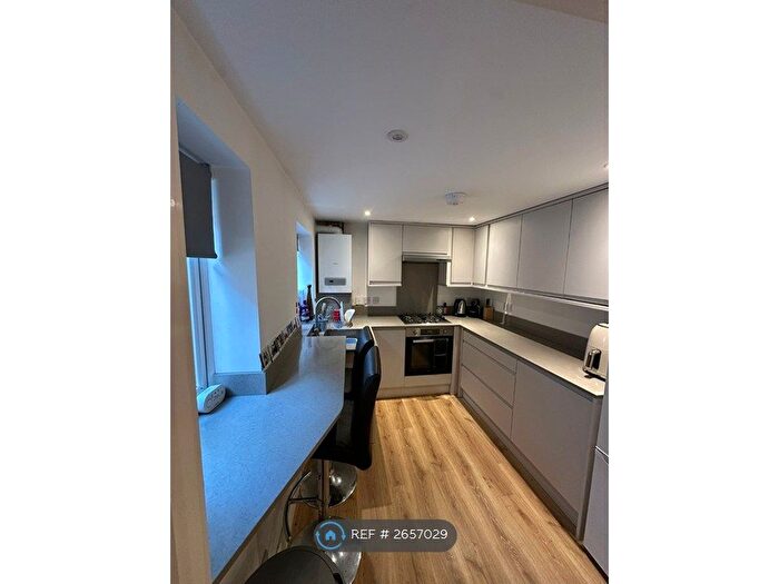 2 Bedroom Flat To Rent In High Road Leytonstone, London, E11