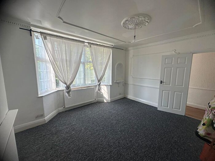 2 Bedroom Flat To Rent In Faircross Avenue, Barking, Essex, IG11