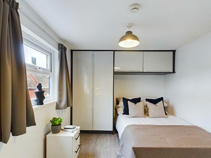 6 Bedroom Flat To Rent In Haydn Avenue, Manchester, M14