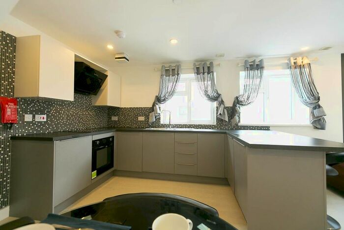 2 Bedroom Flat To Rent In Richmond Parc, Richmond Road, Cardiff, CF24