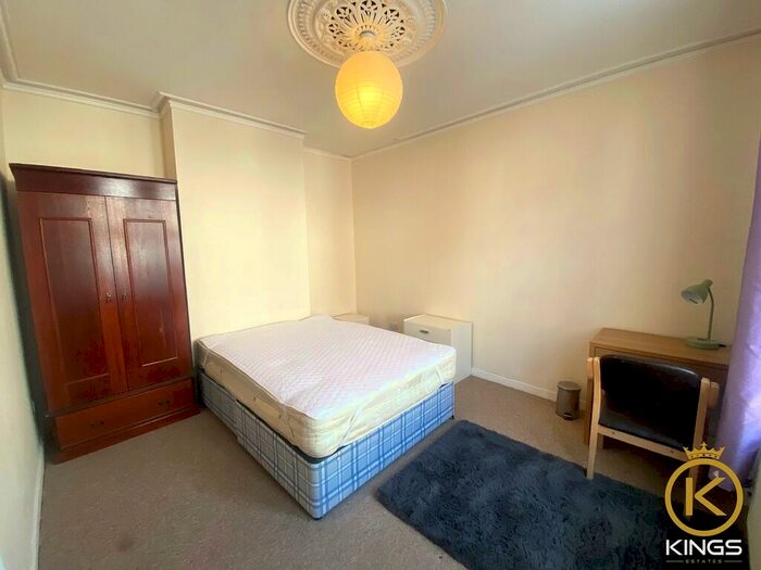 3 Bedroom Terraced House To Rent In Walmer Road, Portsmouth, PO1