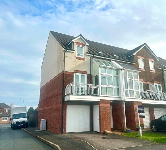 4 Bedroom End Terrace House To Rent In Heathmoor Park Road, Illingworth, Halifax, West Yorkshire, HX2