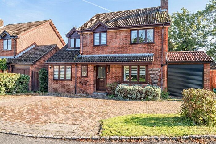 5 Bedroom Detached House For Sale In Isis Close Winnersh, Berkshire, RG41
