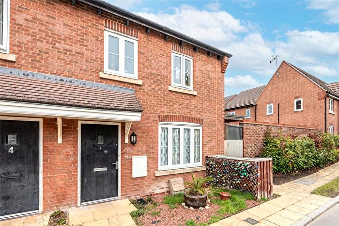 3 Bedroom End Of Terrace House For Sale In Greenfinch Road, Didcot, OX11