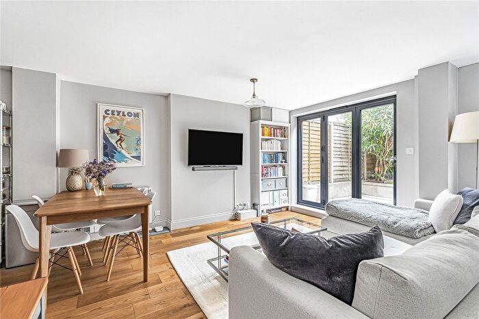 1 Bedroom Flat To Rent In Stanlake Road, Shepherds Bush, London, W12