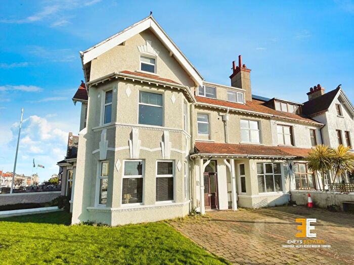 2 Bedroom Flat For Sale In St. Davids Road, Llandudno, LL30