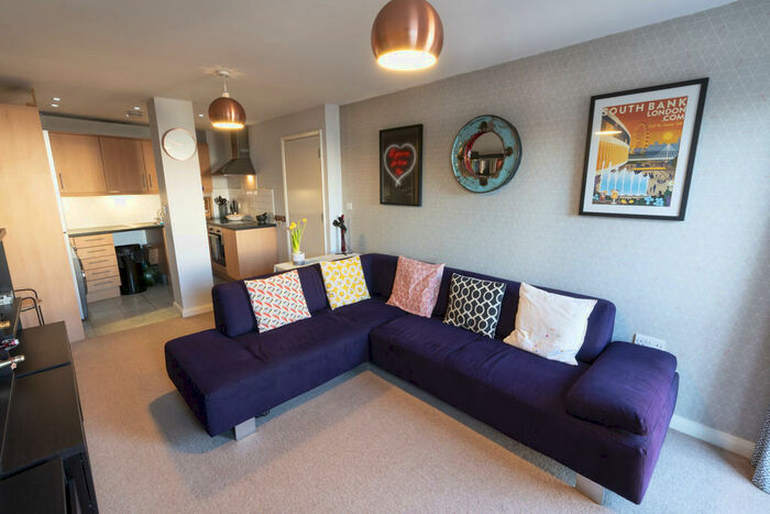 1 Bedroom Apartment To Rent In Auckland House, New Zealand Avenue, KT12