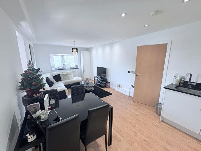 1 Bedroom Flat For Sale In Larkshall Road, London, E4