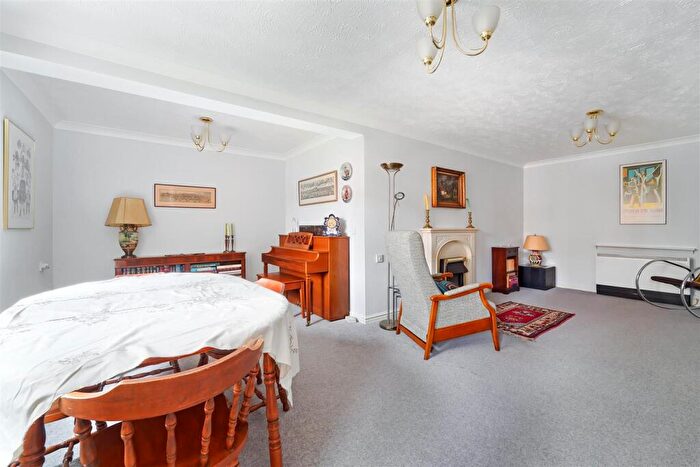 2 Bedroom Retirement Property For Sale In The Parade, Epsom, KT18