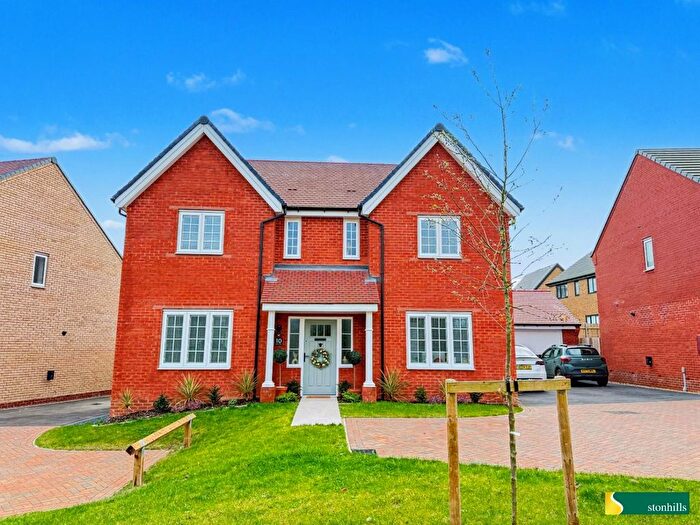 4 Bedroom Detached House For Sale In Queens Close, Northampton, NN5