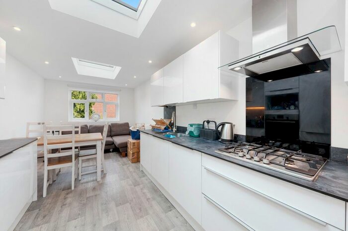 2 Bedroom Flat To Rent In Rothschild Road, London, W4