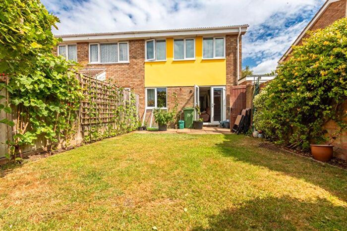 3 Bedroom Semi Detached House For Sale In Grove, Wantage, OX12