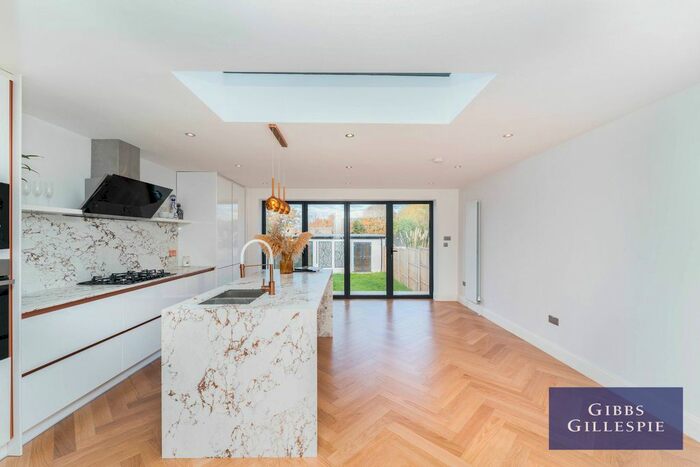 5 Bedroom Semi-Detached House To Rent In Hathaway Gardens, London, W13