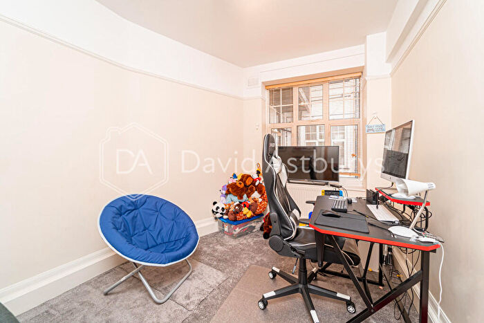 5 Bedroom Apartment To Rent In Eton Avenue, Belsize Park, London, NW3