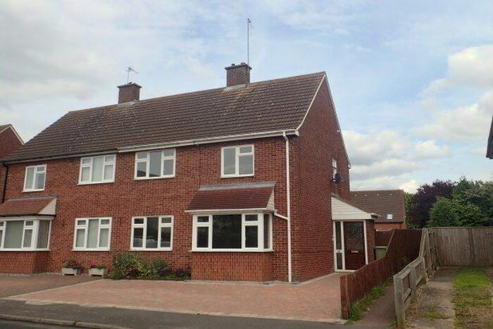 3 Bedroom Semi-Detached House To Rent In Bradville, Milton Keynes, MK13